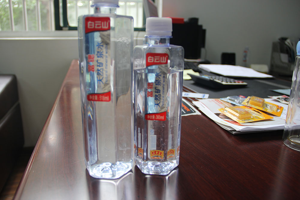 礦(kuang)泉水(shui)标簽(qian)